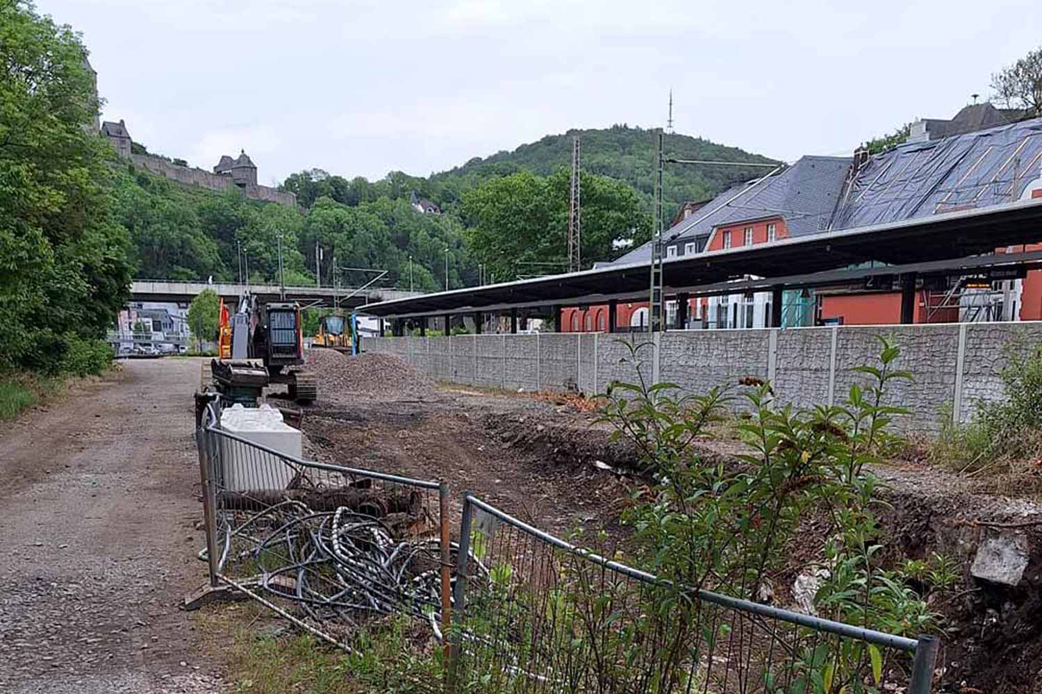 Blick auf den noch desolaten. Zustand im Lennepark