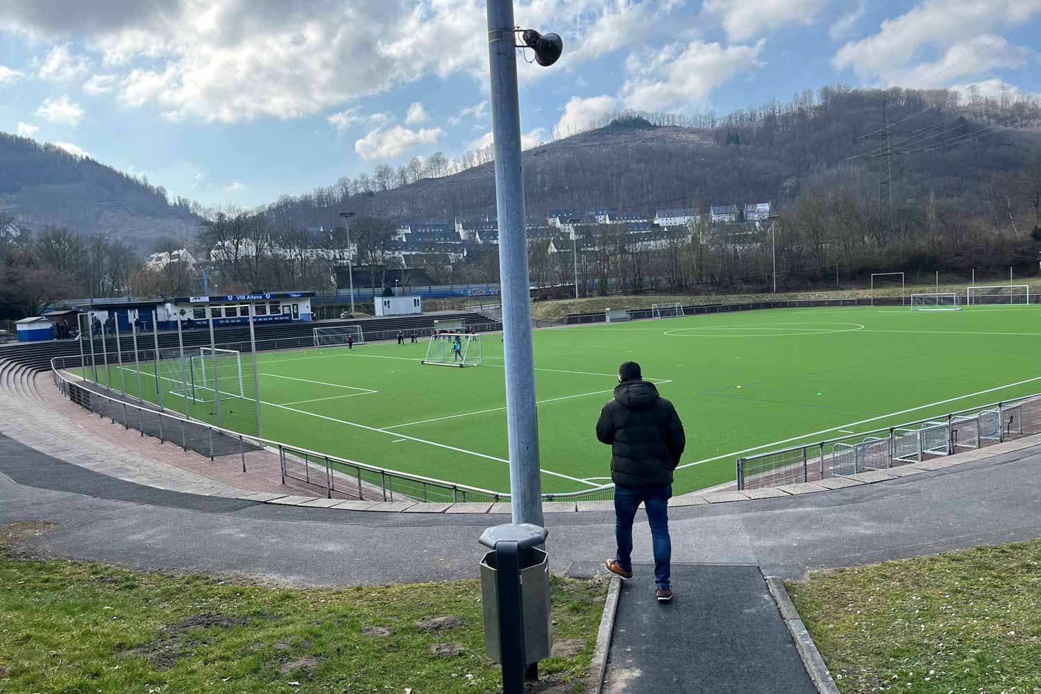 Blick auf den Fußballplatz Pragpaul