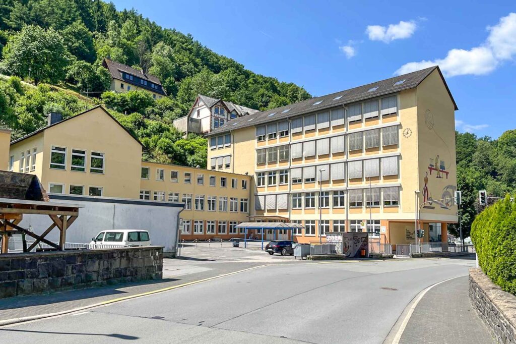 ... über Altenas Schulen ...